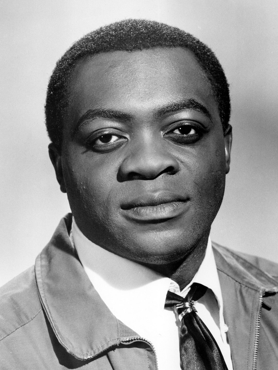 How tall is Yaphet Kotto?